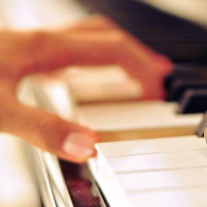 老妇擦她的老荫户
