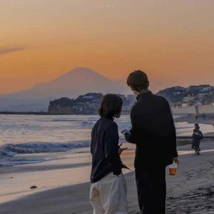 老妇擦她的老荫户
